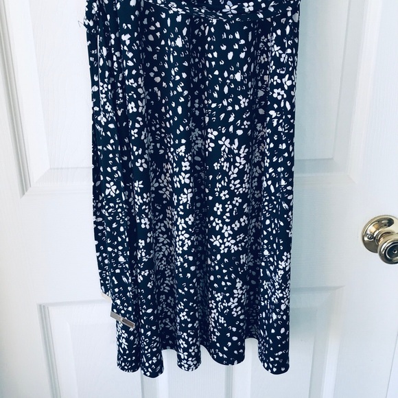 Sleeveless Black with White Floral Dress with Belt - Picture 5 of 8